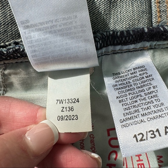 Lucky Brand Women’s Sweet Mid Ride Boot Cut Jeans - Picture 4 of 9